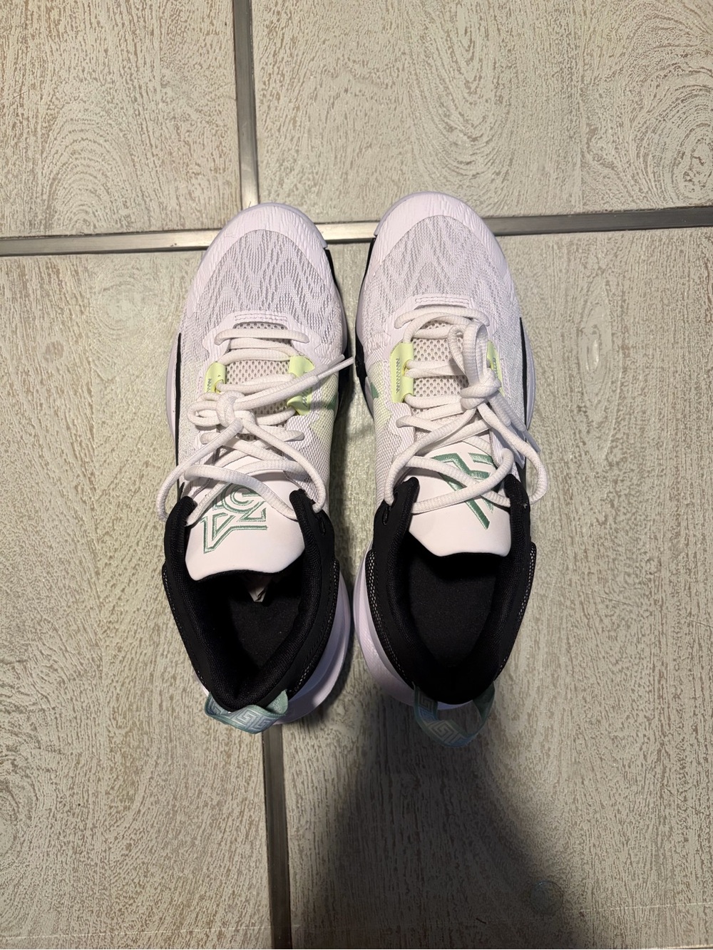 Nike White Sneakers with Black and Mint Accents (size 8)